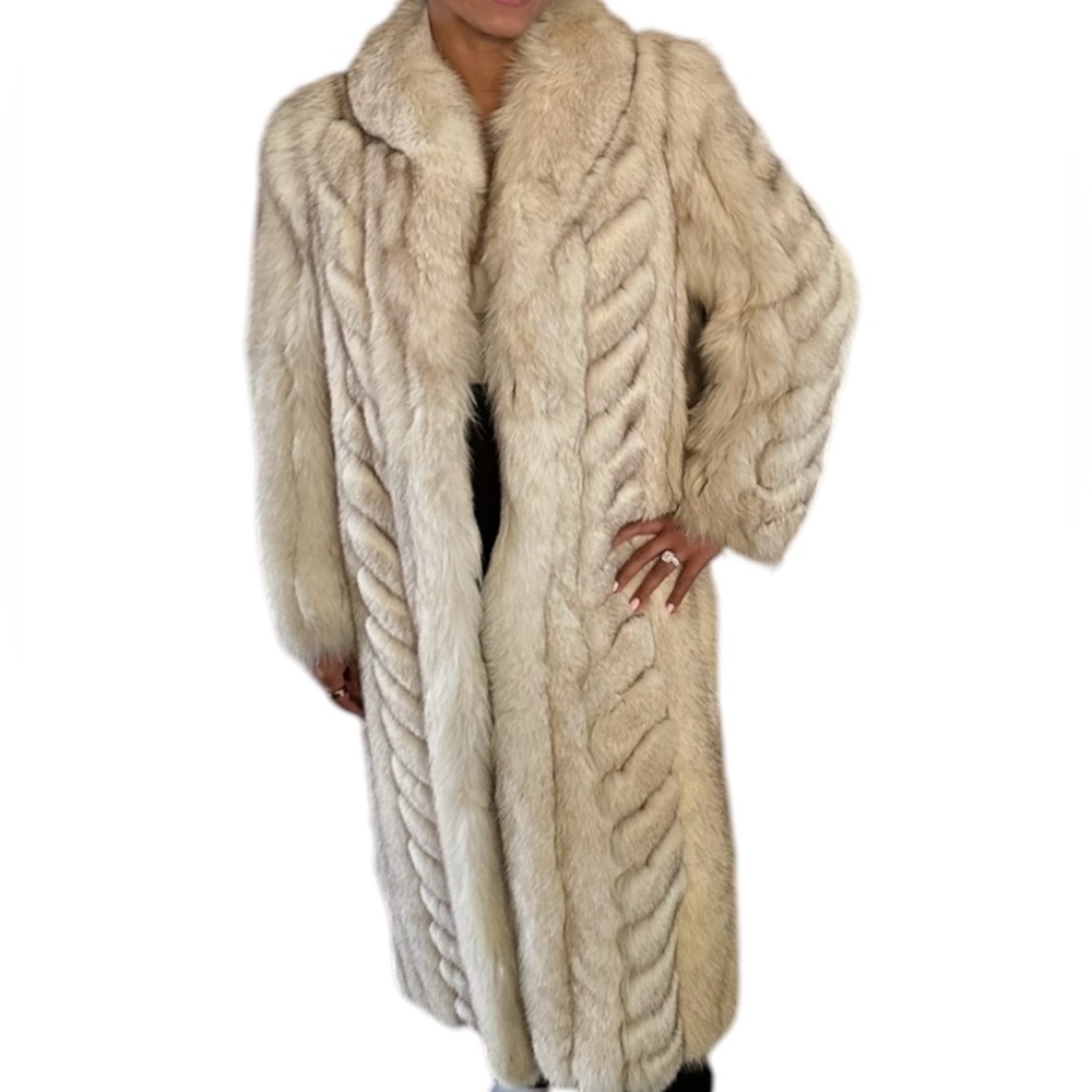 VINTAGE WOMAN'S NATURAL BLUE FOX FUR COAT (fits size 12-14)